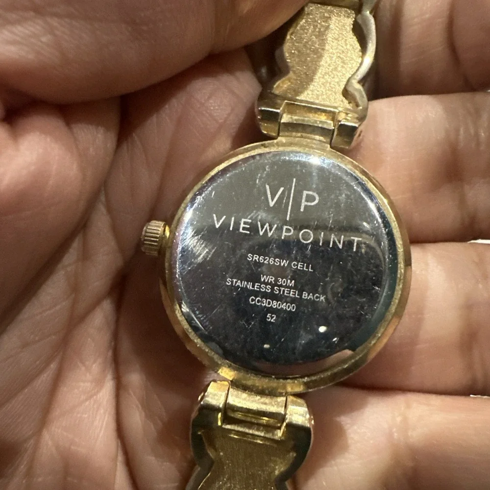 Working VP by TIMEX Womens Dainty Watch 30 mm Gold Tone Bracelet MOP dial Fit 7